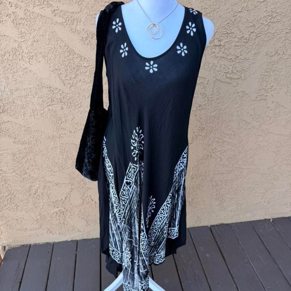 flowy black and white boho midi dress
